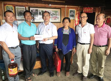 一公司烏杠屯項(xiàng)目部走訪慰問貧困戶