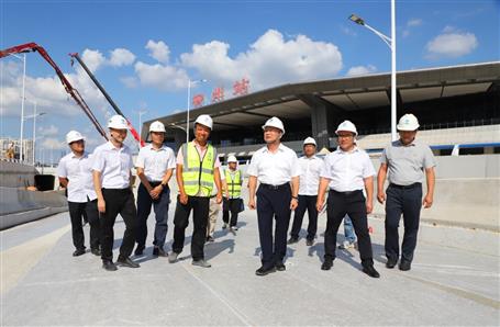 覃振華到桂華分公司項目開展2025年第三季度暨“中秋節(jié)”“國慶節(jié)”前安全生產(chǎn)質量綜合大檢查